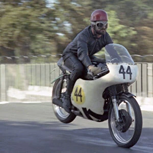 Robert Davies (Norton) 1967 Senior Manx Grand Prix