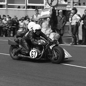 Robert Philpott & Michael Buxton (Laverda) 1977 Sidecar TT