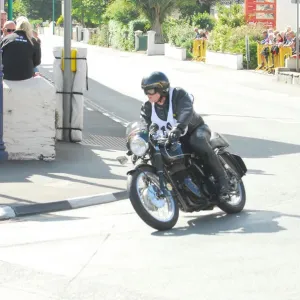 Rodney Wildsmith (Velocette) 2016 VMCC Parade Lap Rodney Wildsmith (Velocette) 2016 VMCC Parade Lap