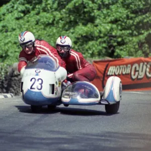 Roger Dutton & Tony Wright (BMW) 1974 500 Sidecar TT