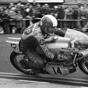 Roger Nicholls (Yamaha) 1977 Senior TT