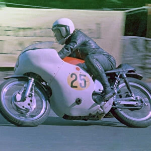 Roger Wyatt (Norton) 1972 Senior Manx Grand Prix