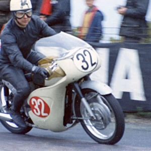 Ron Baylie (Triumph) 1968 Production 500 TT