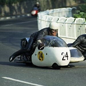 Ron Smith &s Davidson (Triumph) 1969 750 Sidecar TT