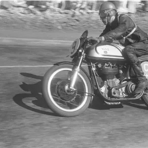 Ronnie Mead (Norton) 1952 Junior TT