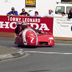 Roy Hanks & Dave Wells (Yamaha) 2002 Sidecar TT