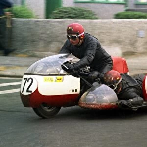 Roy Woodhouse & Doug Woodhouse (Triumph) 1970 500cc Sidecar TT