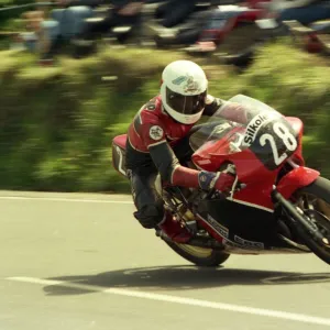 Steve Hislop (Yamaha) winning his first TT: 1987 Formula 2 TT