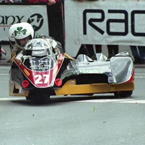 Steve Sinnott & Dave Corlett (SMW Kawasaki) 1998 Sidecar TT
