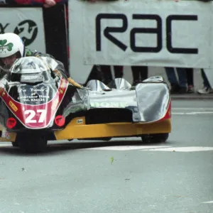 Steve Sinnott & Dave Corlett (SMW Kawasaki) 1998 Sidecar TT