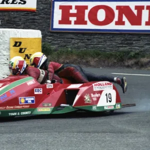 Steve Sinnott & Dave Corlett (Yamaha) 1989 Sidecar TT