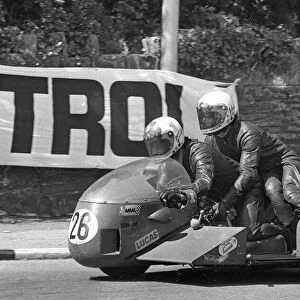 Steve Sinnott & Jim Williamson (Norton) at Governors Bridge: 1973 500 Sidecar TT