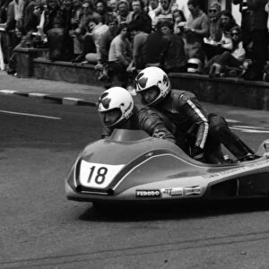 Steve Sinnott & Nick Walker (SWS Yamaha) 1980 Sidecar TT