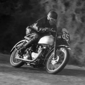 T Southward (Triumph) 1952 Senior Clubman TT