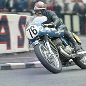 Tom Loughridge (Crooks Suzuki) 1971 Senior TT