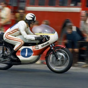 Tommy Robb (Yamaha) 1970 Junior TT