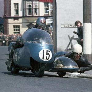 Tony Baitup & K Simmons (Triumph) 1967 Sidecar TT