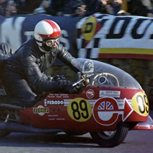 Tony Greening & Roger Parker (Triumph) 1972 Sidecar 750 TT