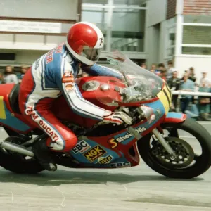 Tony Rutter (Yamaha) 1984 Senior TT Tony Rutter (Yamaha) 1984 Senior TT