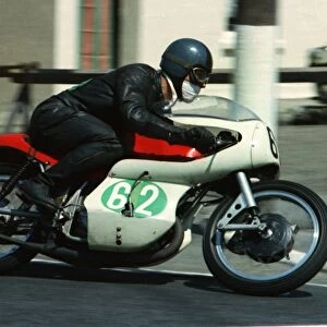 Tony Willmott (Royal Enfield) 1967 Lightweight TT