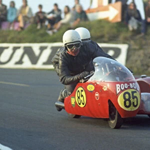 Bill Uren & Dave Jose (Triumph) 1971 500 Sidecar TT