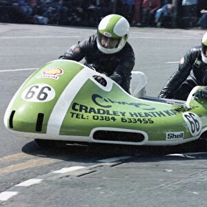 Warwick Newman & Alan Warner (Cradley Heath Rumble Kawasaki) 1981 Sidecar TT