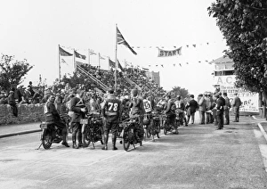 Images Dated 2nd July 2011: 1920 Senior TT startline