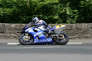 Adrian Archibald Gallery: Adrian Archibald at Braddan Bridge: 2004 Senior TT