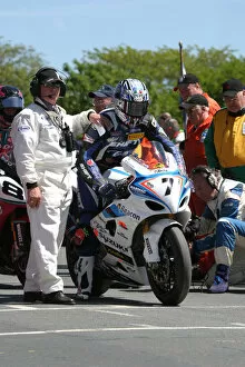 Images Dated 3rd June 2006: Adrian Archibald (Suzuki) 2006 Superbike TT