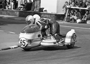 Adrian Rivett & Giana Ward (BMW) 1975 500cc Sidecar TT