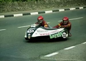 Images Dated 28th September 2013: Adrian Shea & Tony Dwyer (Yamaha) 1982 Sidecar TT