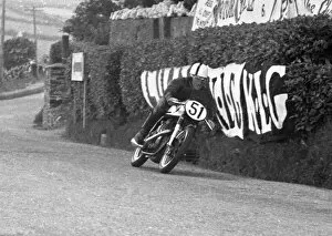 Images Dated 27th September 2020: Bill Aislabie (Norton) 1955 Senior TT