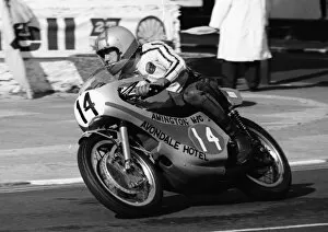 Images Dated 5th April 2019: Alan Atkins (Yamaha) 1977 Lightweight Manx Grand Prix