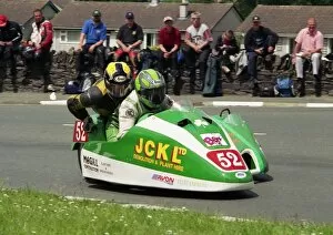 Aaron Galligan Gallery: Alan Langton & Aaron Galligan (Warnock Yamaha) 2002 Sidecar TT