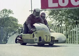 Images Dated 10th November 2020: Alan May & Mick Gray (Weslake) 1976 1000 Sidecar TT