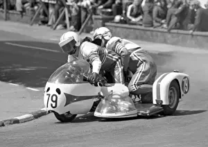 Alan Moss & Brian Vousden (Triumph) 1975 500 Sidecar TT