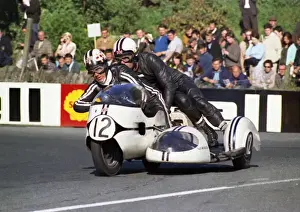 Alan Sunsum / Alex Macfadzean (Triumph) at Quarter Bridge: 1968 Sidecar TT