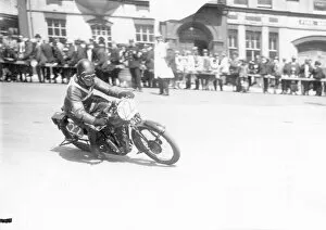 Images Dated 24th January 2022: Alec Bennett (Velocette) 1928 Junior TT