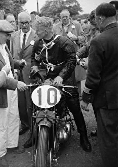 Images Dated 30th November 2018: Alex Phillip (Vincent) 1950 1000c Clubman TT