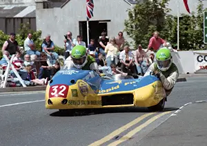 Alistair Lewis & Bill Annandale (Windle Kawasaki) 1993 Sidecar TT