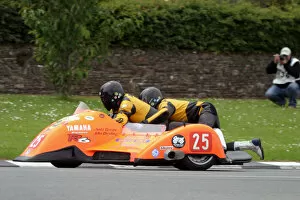 Images Dated 4th June 2003: Andy Brown & John Dowling (Ireson Yamaha) 2003 Sidecar TT