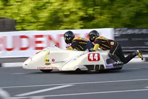 Andy Thompson & Steve Harpham (Fanuc Honda) 2004 Sidecar TT