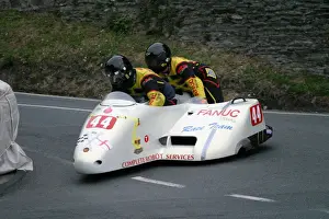 Andy Thompson & Steve Harpham (Fanuc Honda) 2004 Sidecar TT