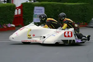 Andy Thompson & Steve Harpham (Fanuc Honda) 2004 Sidecar TT