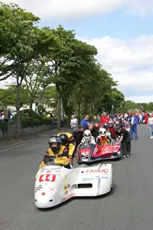 Andy Thompson & Steve Harpham (Fanuc Honda) 2004 Sidecar TT