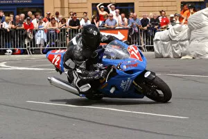 Images Dated 8th June 2004: Andy Wallace (Suzuki) 2004 Production 1000 TT