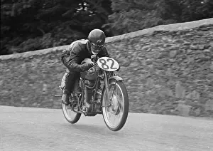 Angelo Copeta (MV) on Braddan Straight: 1952 Ultra Lightweight TT