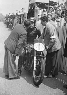 Images Dated 15th February 2022: Artie Bell (Norton) 1949 Senior TT