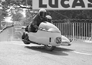 Artie Oates & Edda Oates (SG BSA) 1975 1000 Sidecar TT