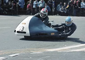 Images Dated 19th August 2020: Artie Oates & Peter Cain (Inglewood Kawasaki) 1981 Sidecar TT